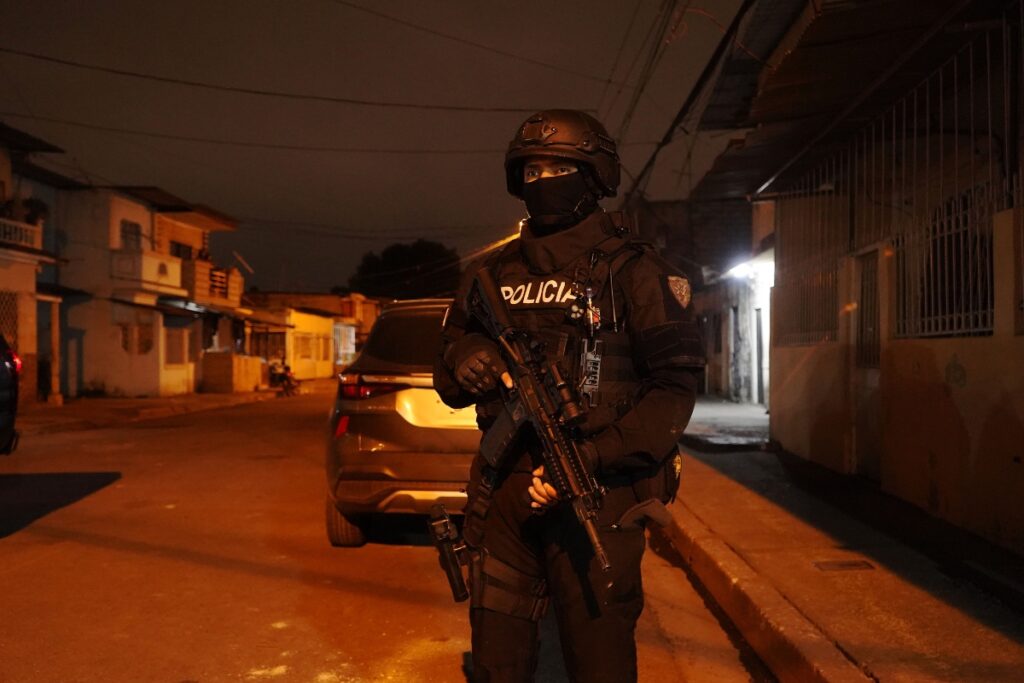 Primeros detenidos en Santo Domingo por incumplir el toque de queda