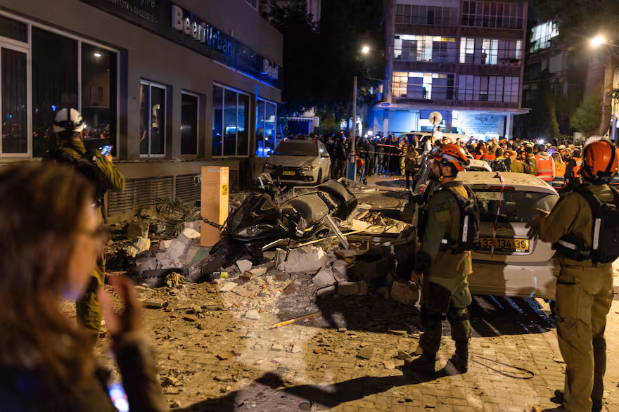 Irán lanza misiles contra Tel Aviv tras la muerte de altos funcionarios del régimen