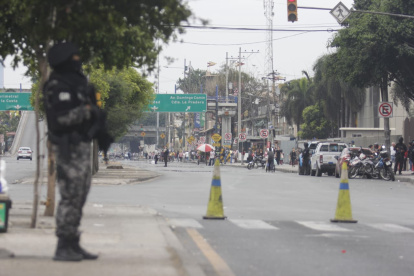 Delincuente muere tras enfrentamiento con conductor en Guayaquil