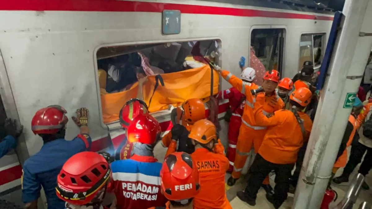 Cuatro fallecidos y decenas de heridos tras choque de trenes