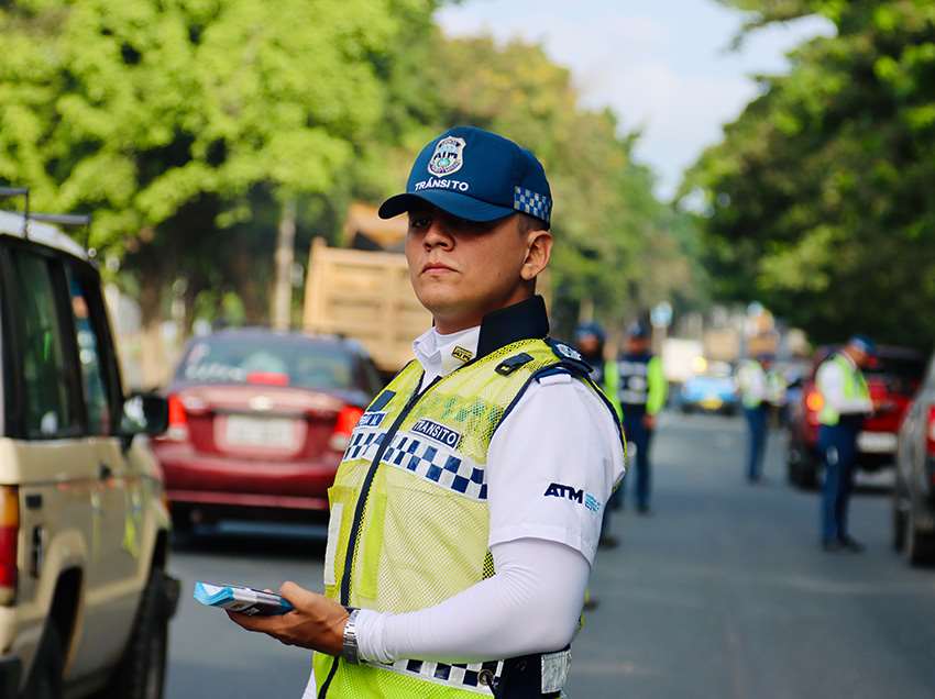 Investigan actuación de agentes de tránsito tras video viral