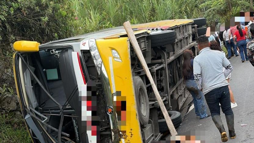 Tragedia en Napo: volcamiento de bus dejó seis fallecidos y 15 heridos