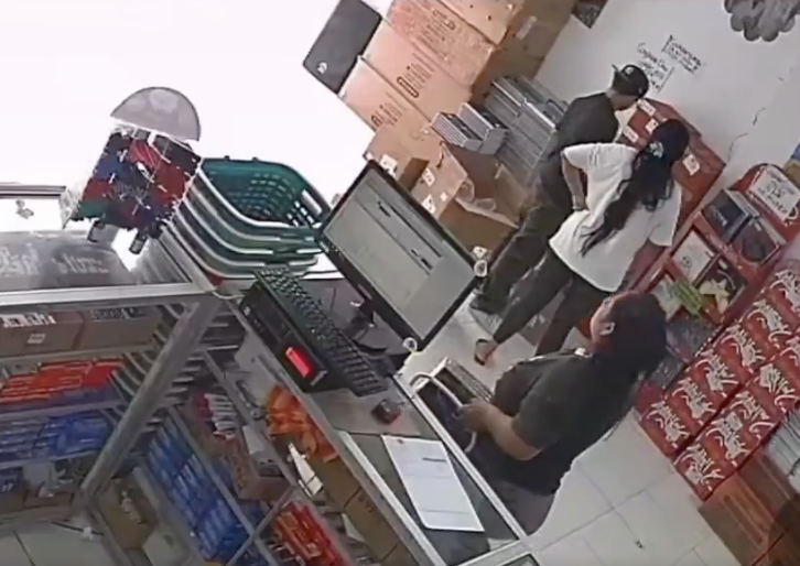 Grupo de mujeres fue señalado por intentar robar mercadería en Milagro