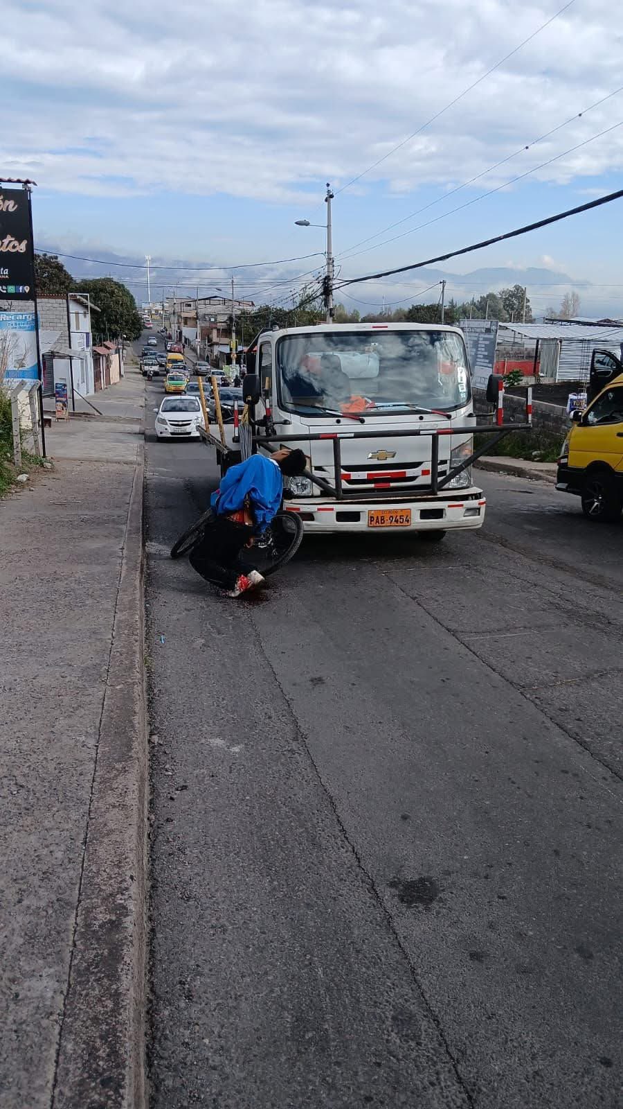 Trágico accidente deja sin vida a joven ciclista en Quito