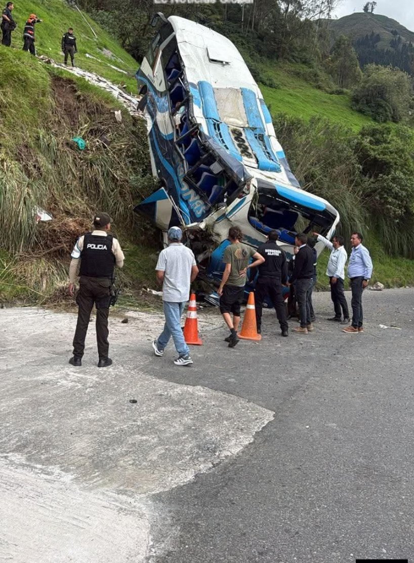 Grave accidente de bus en Chimborazo movilizó equipos de emergencia