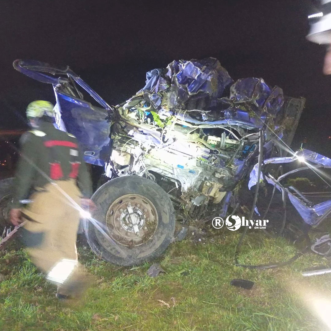 Camión se precipita 200 metros y deja un muerto