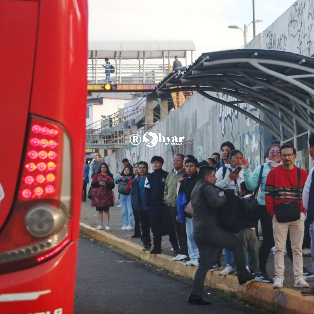 Debate en Quito por posible aumento del pasaje de bus a 45 centavos