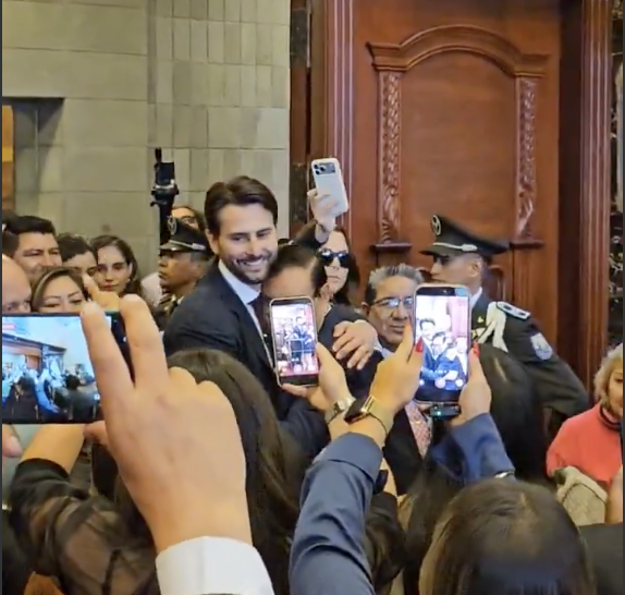 Entre abrazos y aplausos, Niels Olsen dejó la presidencia de la Asamblea