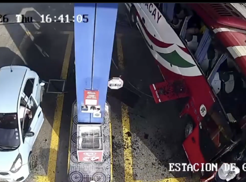 Dos personas resultan heridas tras explosión de cabina de camión en vía San Carlos–Quevedo