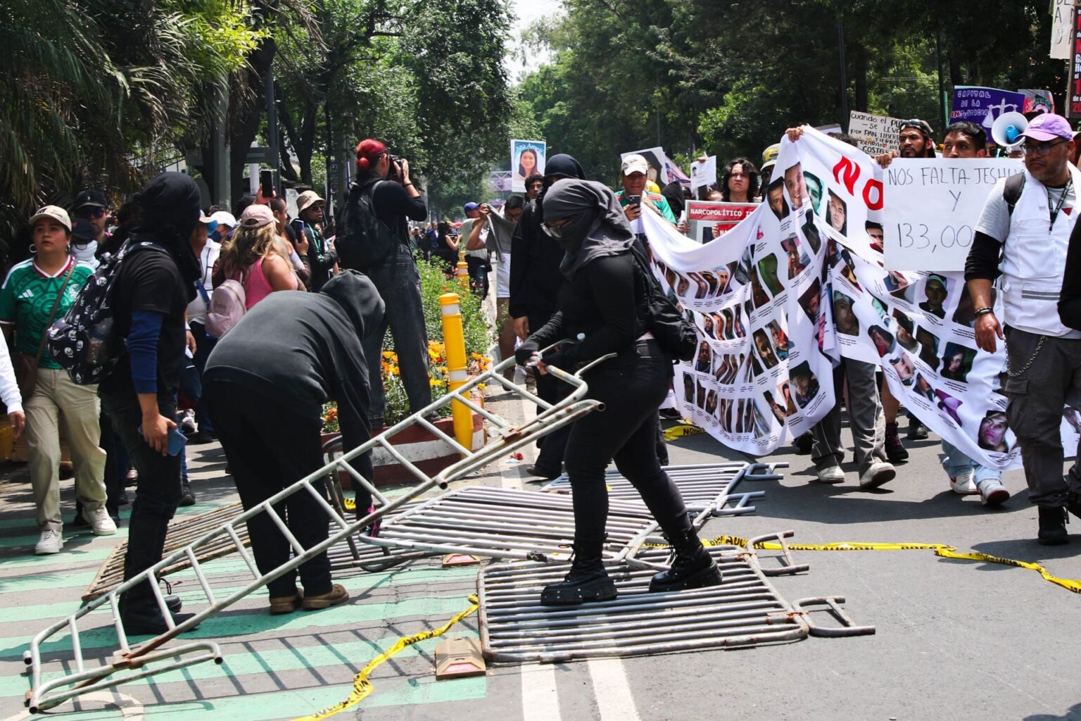 Enfrentamientos entre manifestantes y Policía se registraron cerca del Azteca