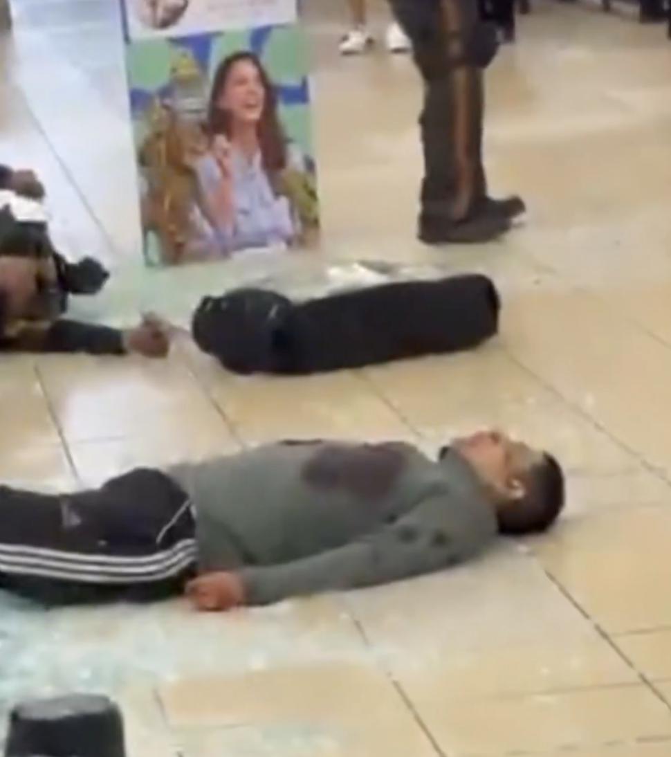 Intento de asalto a vehículo blindado termina en enfrentamiento armado en centro comercial