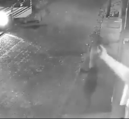 Intento de asalto en Quito termina con delincuentes huyendo ante reacción de la víctima