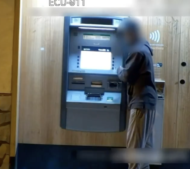Cámaras del ECU 911 captan intento de robo de cajero en pleno centro de Cuenca