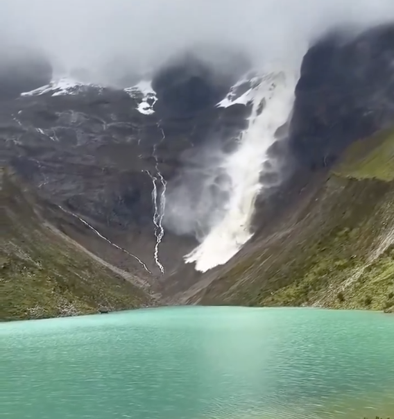 Gran desprendimiento glaciar sorprende a visitantes en uno de los destinos turísticos de Cusco
