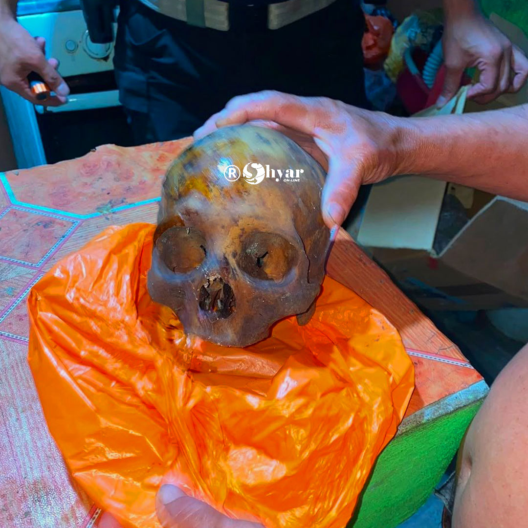 Ejército ecuatoriano decomisa cráneo y drogas en allanamiento en Guayas