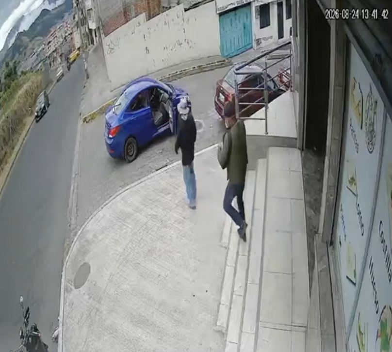 En menos de un minuto, delincuentes robaron una carnicería en Turubamba