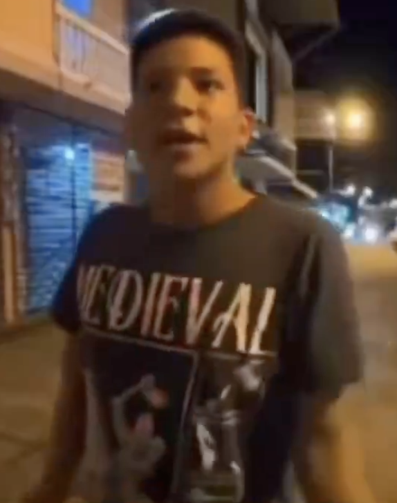Joven se negó a ser registrado por un agente y solicitó una policía mujer