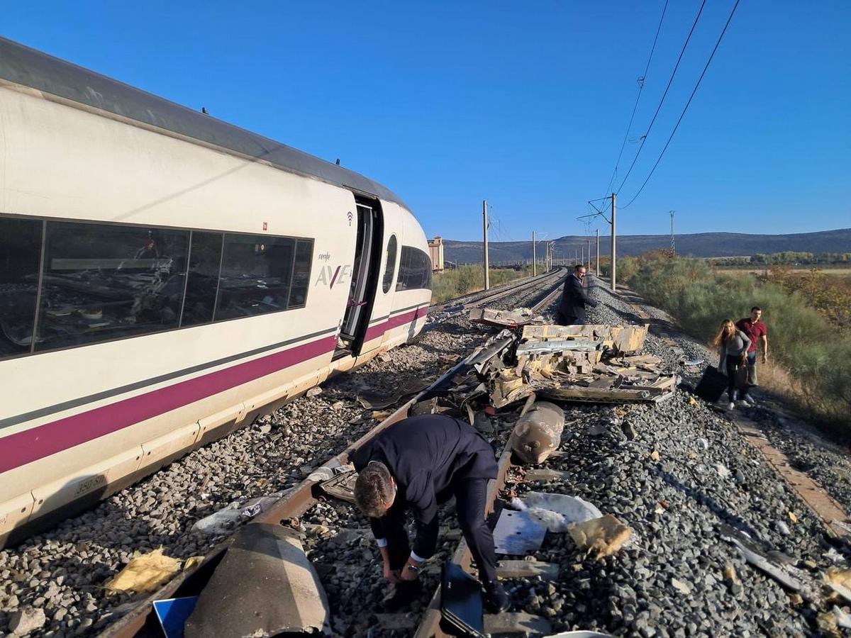 Tragedia en España: choque de dos trenes de alta velocidad deja al menos 50 muertos y 179 heridos