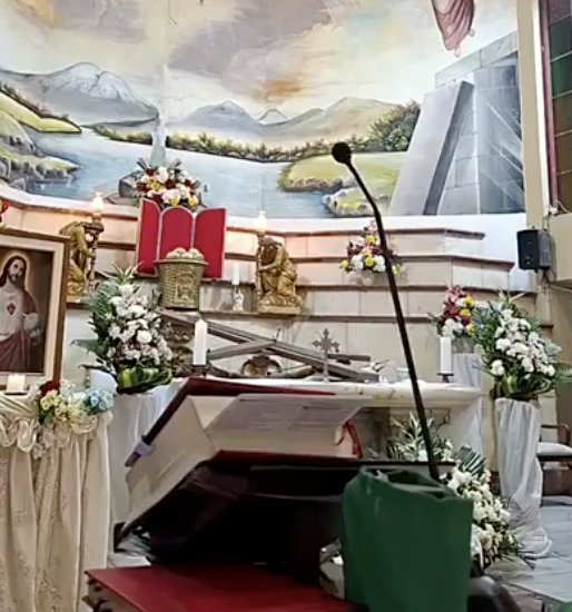 Cruz se desprendió durante una misa y causó la muerte de un sacerdote