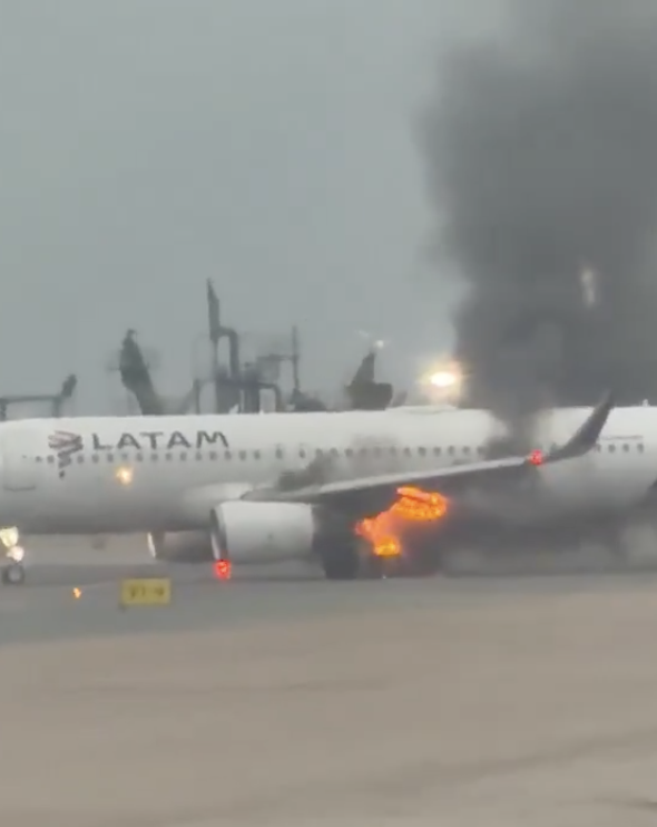 Fuego en el ala de un avión obligó a suspender un vuelo en Lima