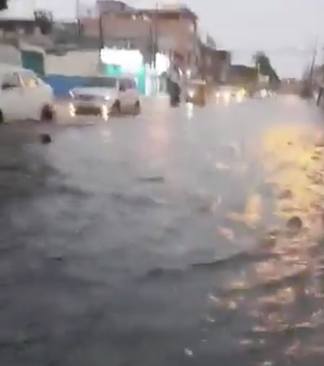 Guayaquil amaneció con calles inundadas tras una intensa lluvia