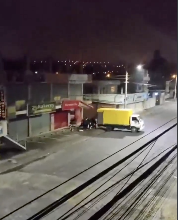 Robaron un cajero y lo trasladaron en un camión por el Valle de los Chillos