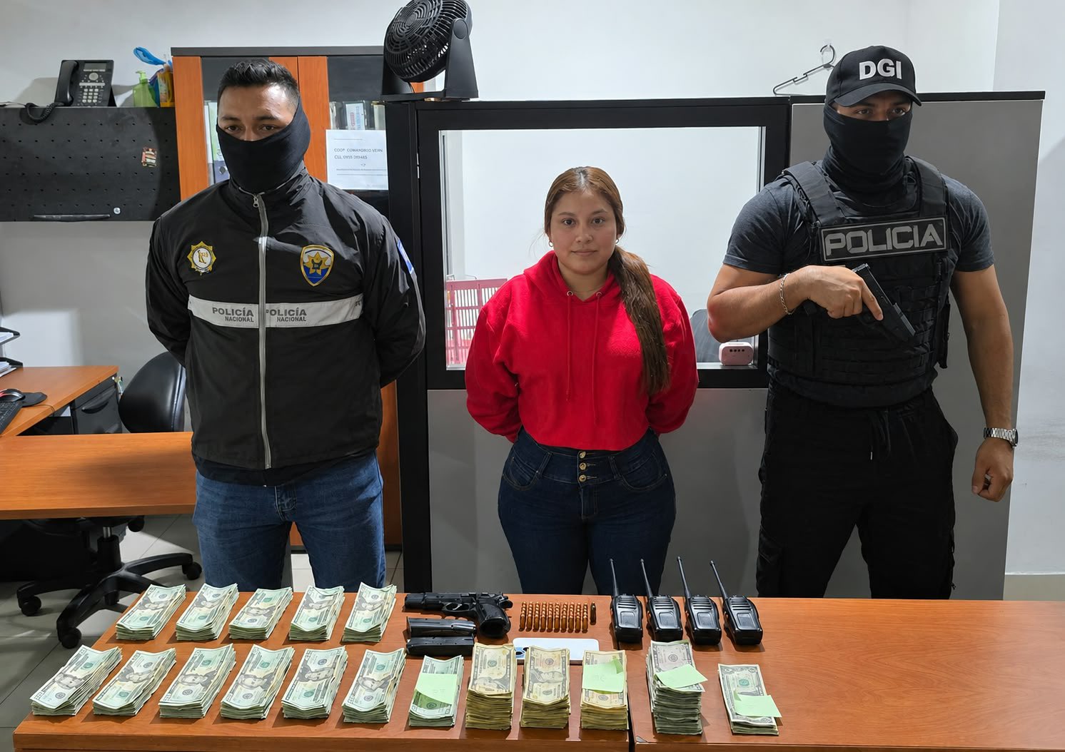 Policía encontró USD 15.264 y municiones durante un allanamiento en Guayaquil